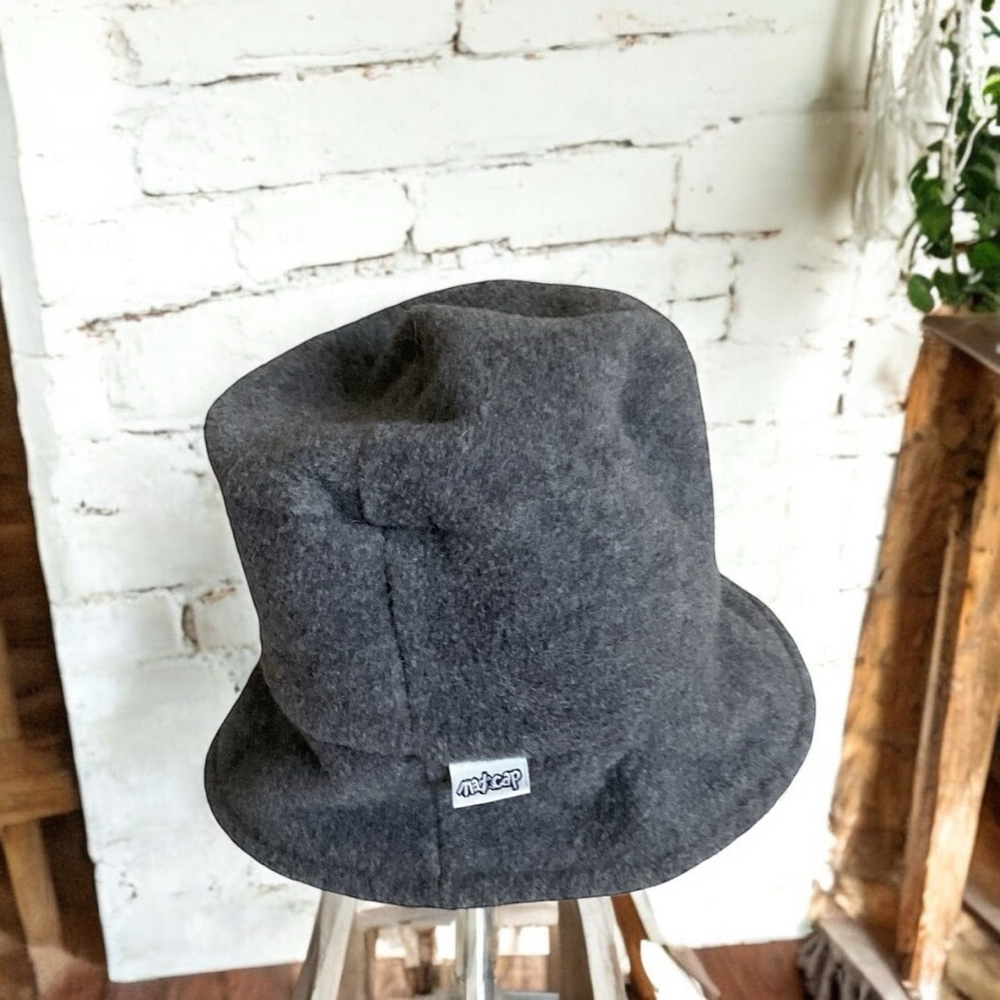 $ 10 $ add on MADCAPS,Gray fleece Bucket Hat L/G